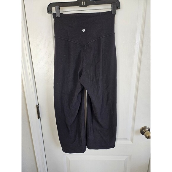 Capri Lululemon pants - Picture 4 of 8